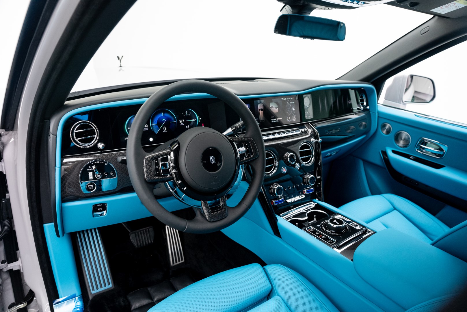 2025 GCC ROLLS ROYCE CULLINAN BLACK BADGE. VIP REAR SEATS.WARRANTY AND SERVICES